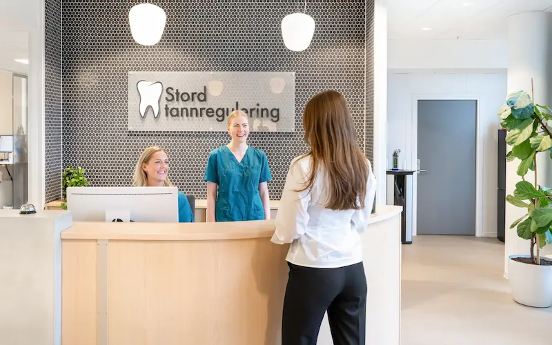 Lys og vennlig resepsjon