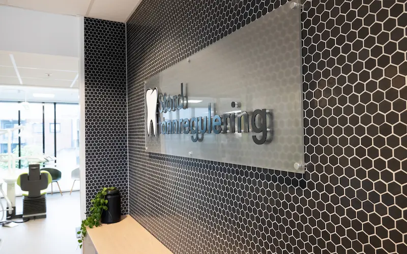 Logo på bikubevegg